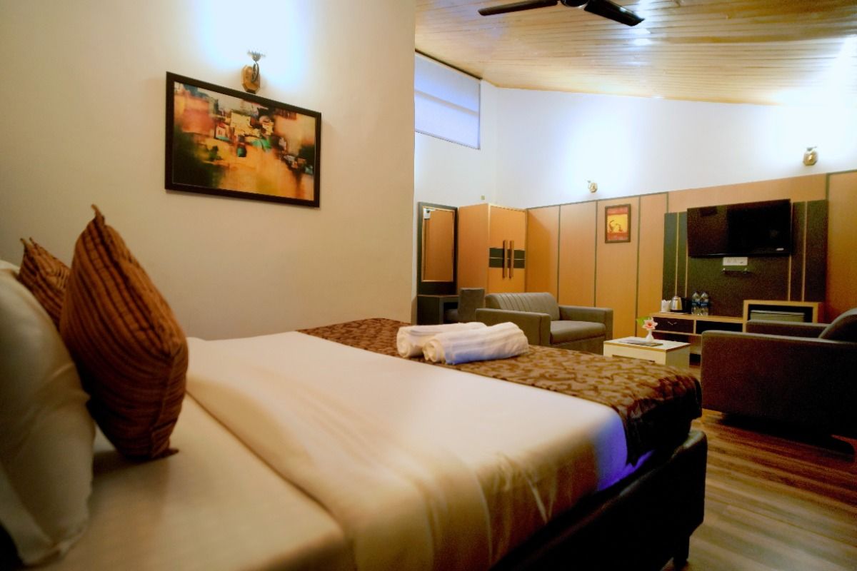 Premium Log Hut at Marvel Hills Resort Kasauli